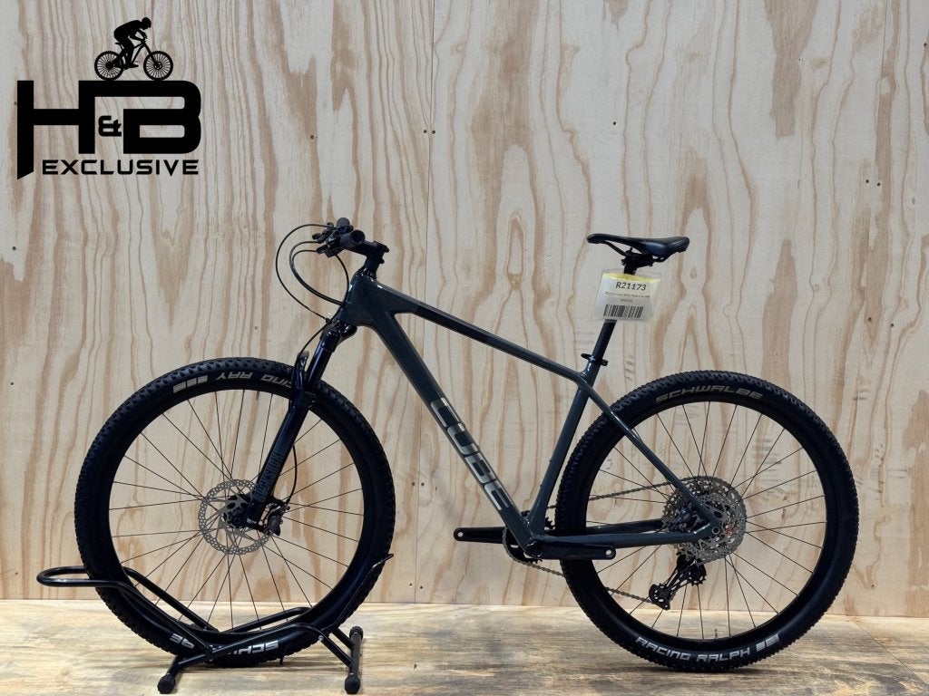 Foto 2 van Cube Reaction C:62 Pro 29 inch mountainbike Shimano XT