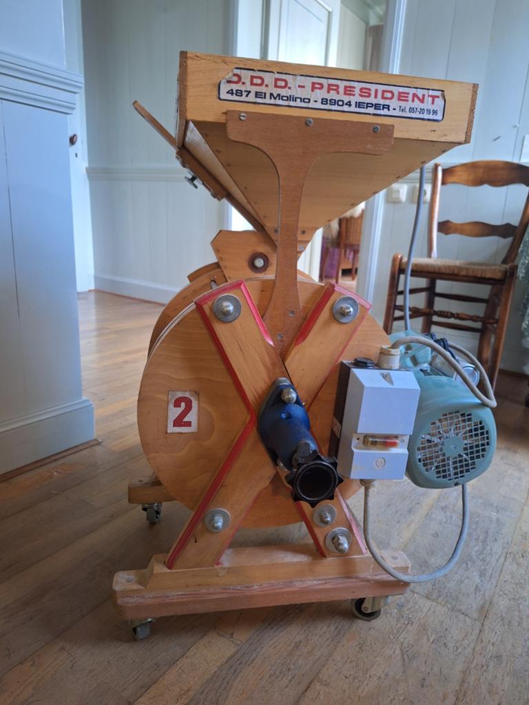 Meel molen graan molen, Huis en Inrichting, Keuken | Keukenbenodigdheden, Ophalen