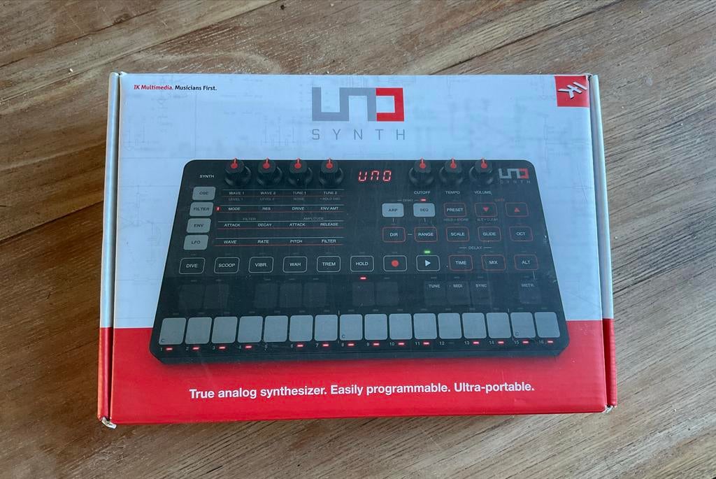 IK Multimedia UNO Synth Analoge Synthesizer, Overige merken, Zo goed als nieuw, Met midi-aansluiting, Overige aantallen