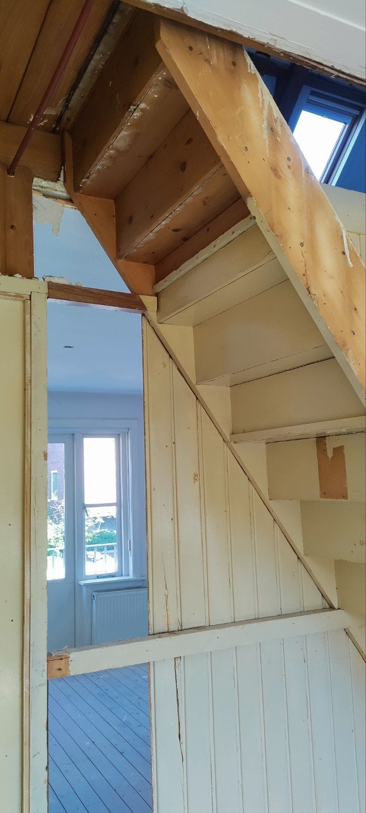 Stevige dichte rechte houten trap uit 30-er jaren huis, Ophalen, Gebruikt