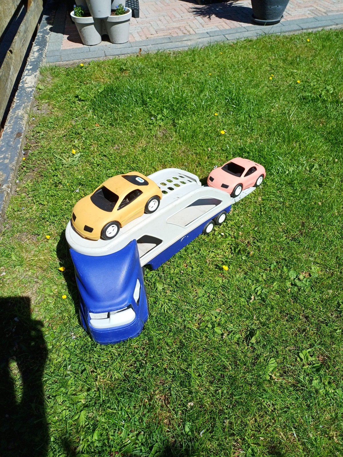 Grote speelgoed autotransporter met 2 auto's, Kinderen en Baby's, Speelgoed | Speelgoedvoertuigen, Gebruikt, Ophalen