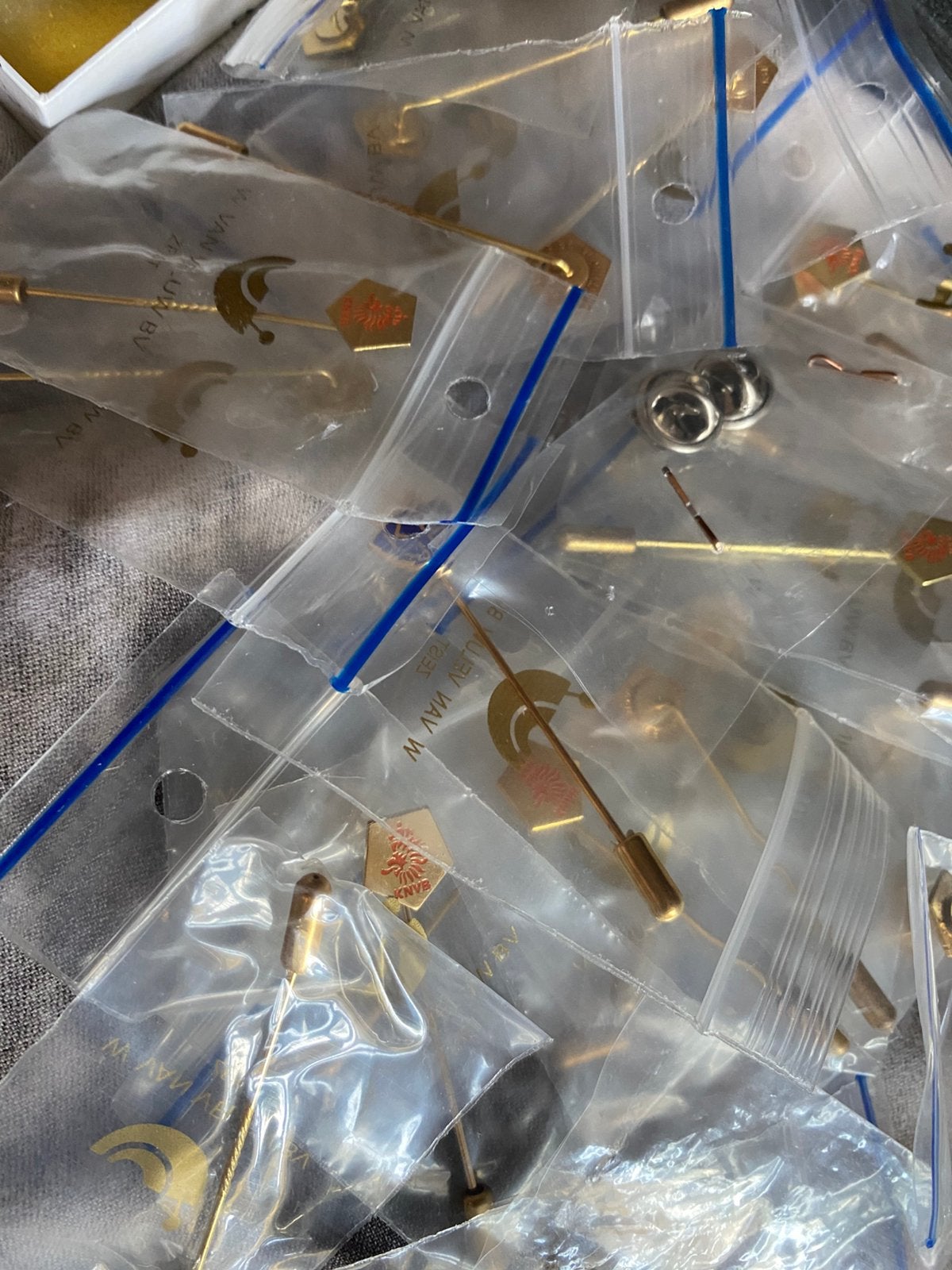 Grote partij Voetbalspeldjes Pins KNVB DFB FFF Bondsgadgets, Ophalen of Verzenden, Zo goed als nieuw, Buitenlandse clubs, Vaantje of Sjaal
