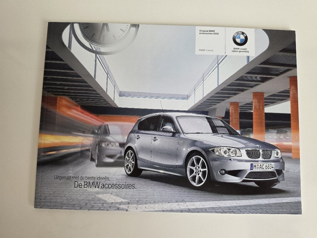 BMW E87 1-serie accessoires brochure prijslijst 2004 NL, Nieuw, Ophalen of Verzenden, BMW, BMW