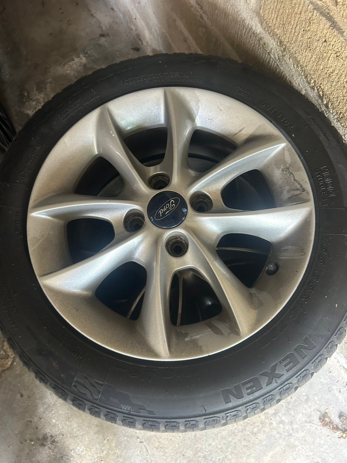 Ford ka velgen met goede banden, Auto diversen, Wieldoppen, Ophalen of Verzenden