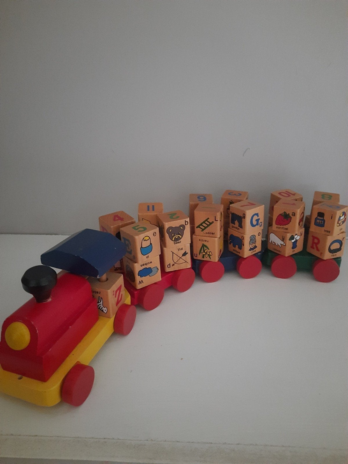 Houten trein met alfabet blokken, Ophalen, Gebruikt, Duw- of Trekspeelgoed
