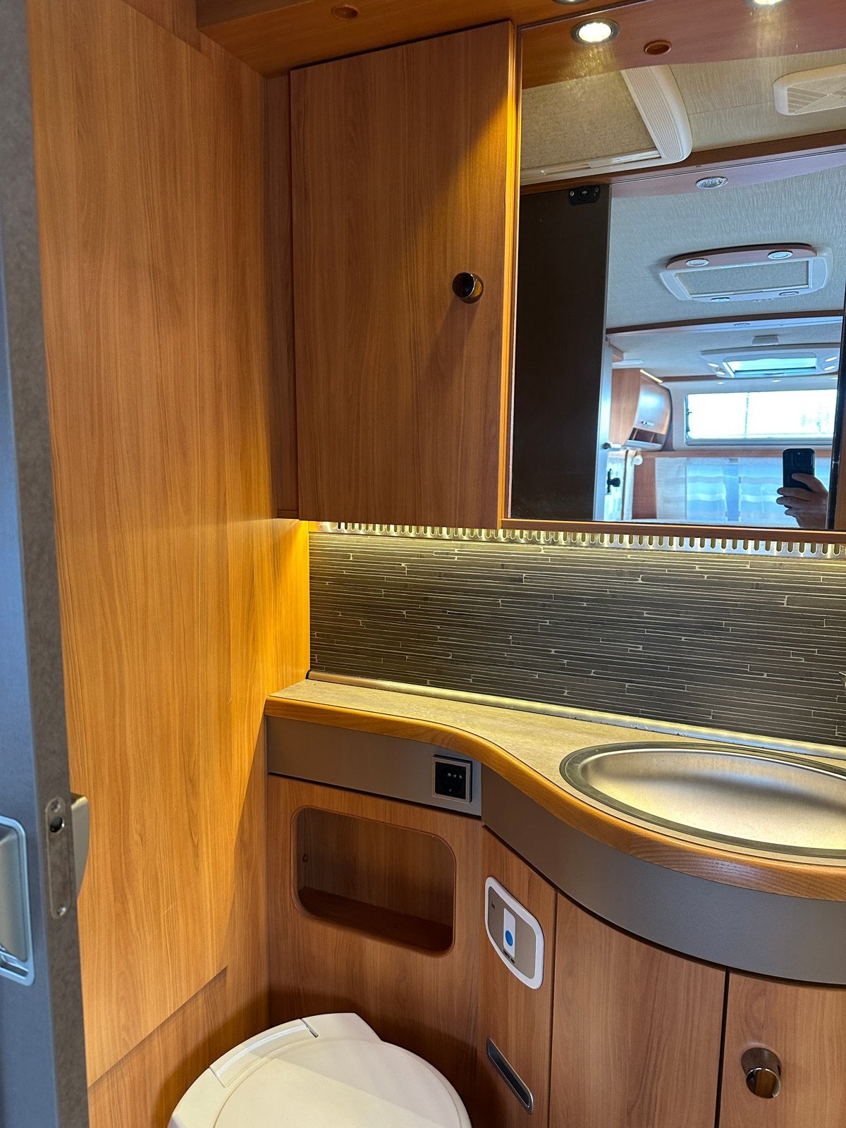 Foto 7 van Hymer Eriba Nova GL 580- Luxe caravan met enkele bedden