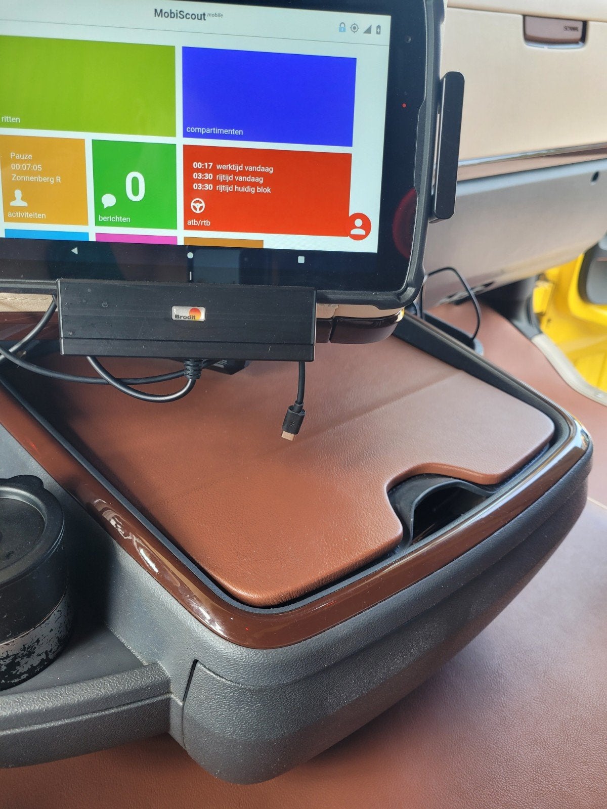 Dashboard plankje voor scania, Ophalen
