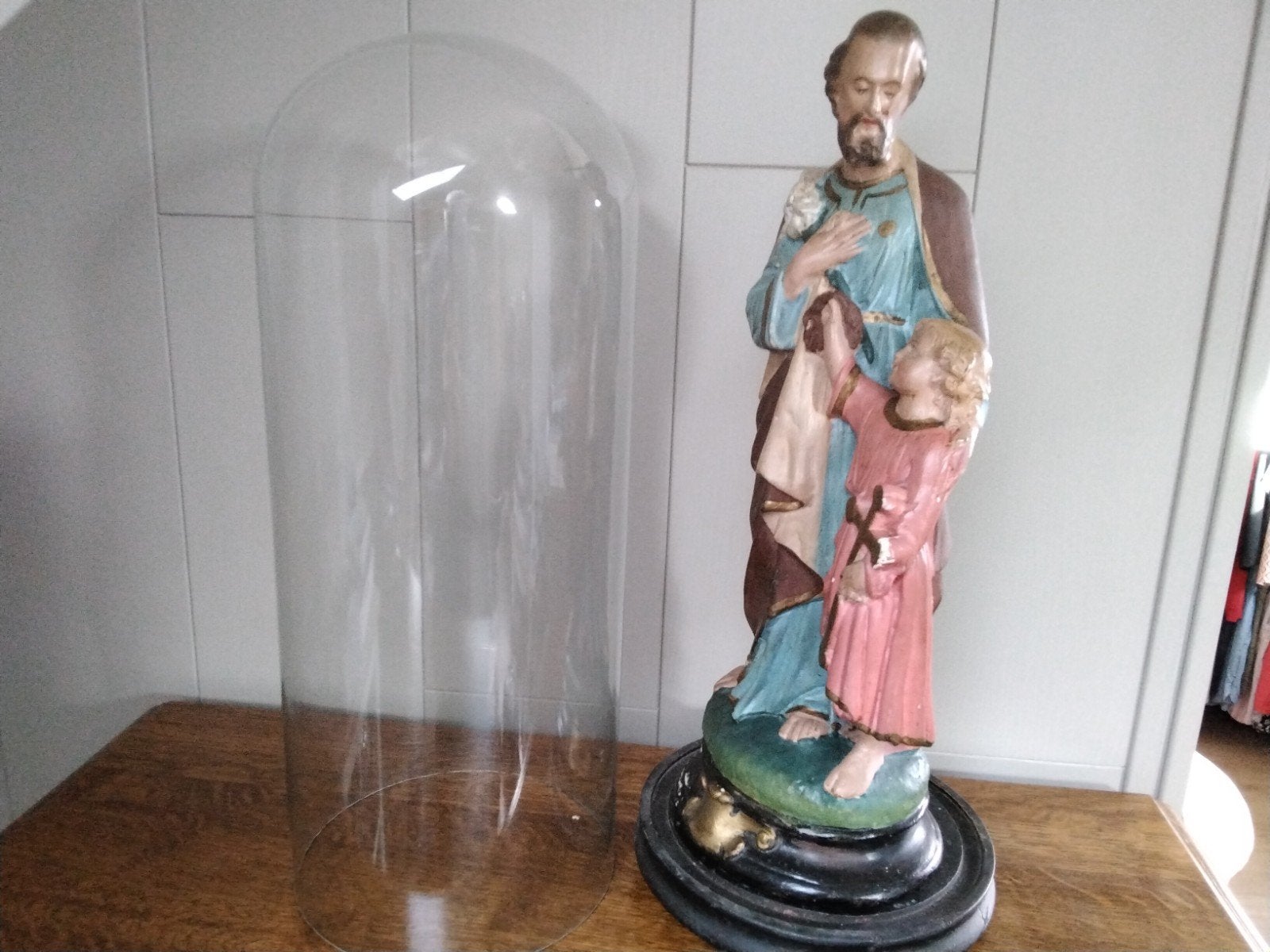 Antiek beeld Jozef met kindje Jezus en glazen stolp, Antiek en Kunst, Antiek | Religie, Ophalen