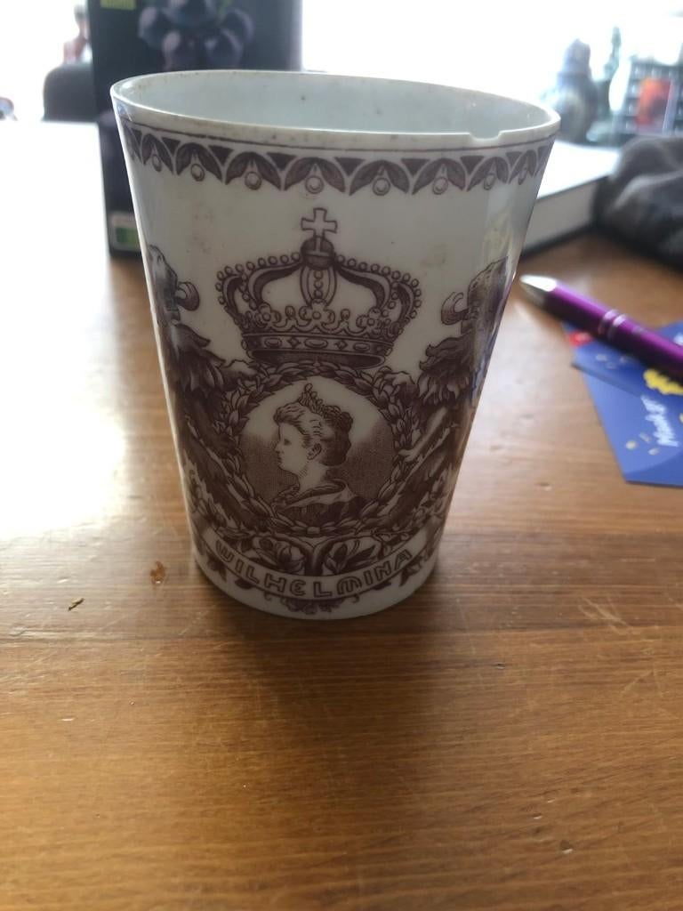 Beker Wilhelmina, Ophalen of Verzenden, Zo goed als nieuw, Nederland, Servies
