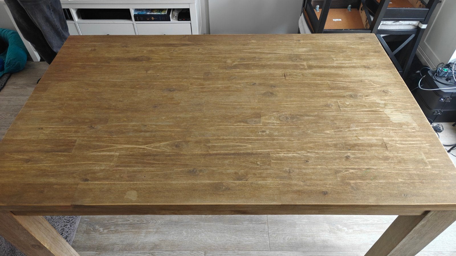 Robuuste houten eettafel - Zo goed als nieuw