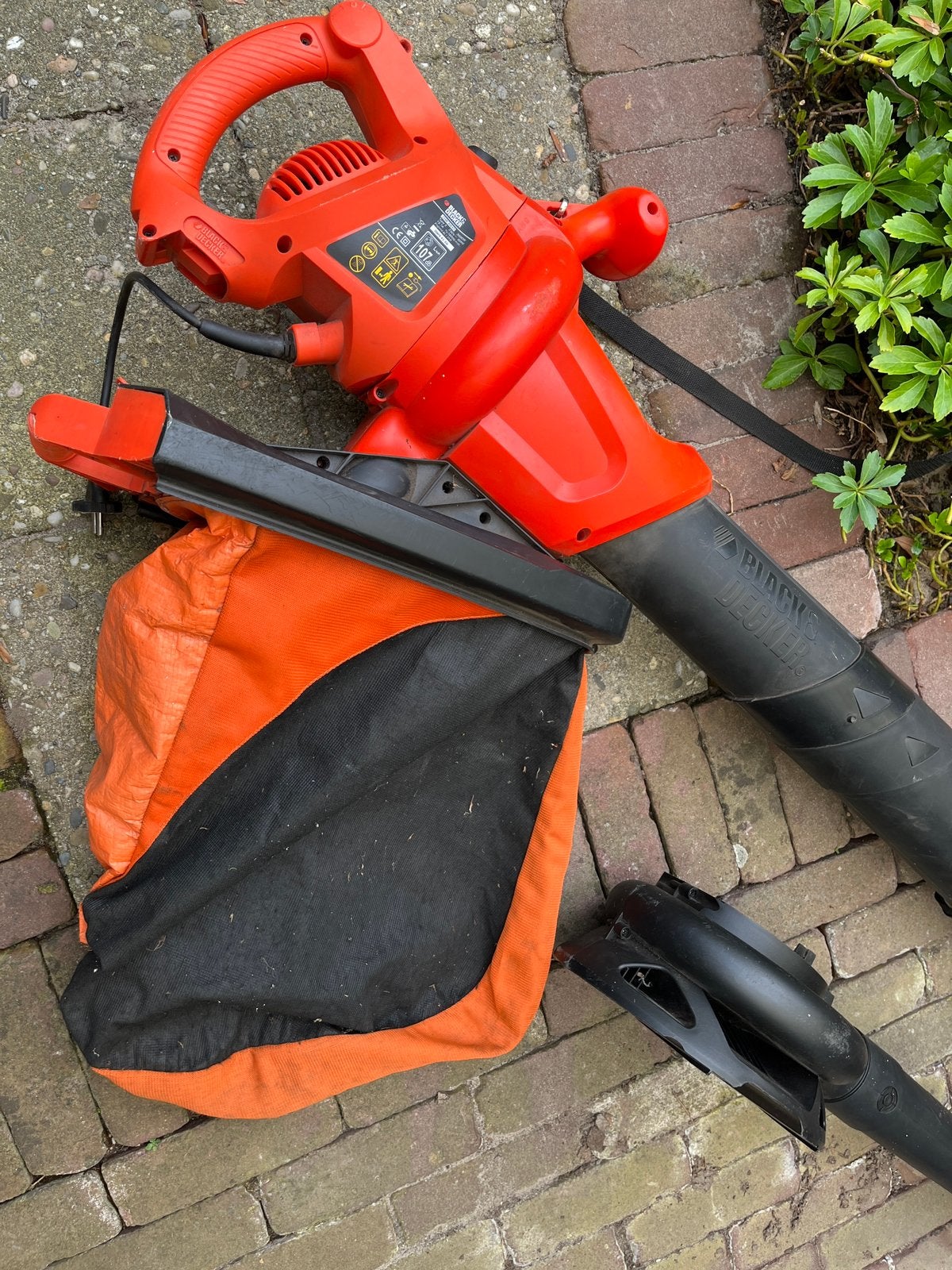 Black&Decker 3-in-1 bladblazer, bladzuiger, versnipperaar, Ophalen, Met opvangzak, Handgedragen, Zo goed als nieuw