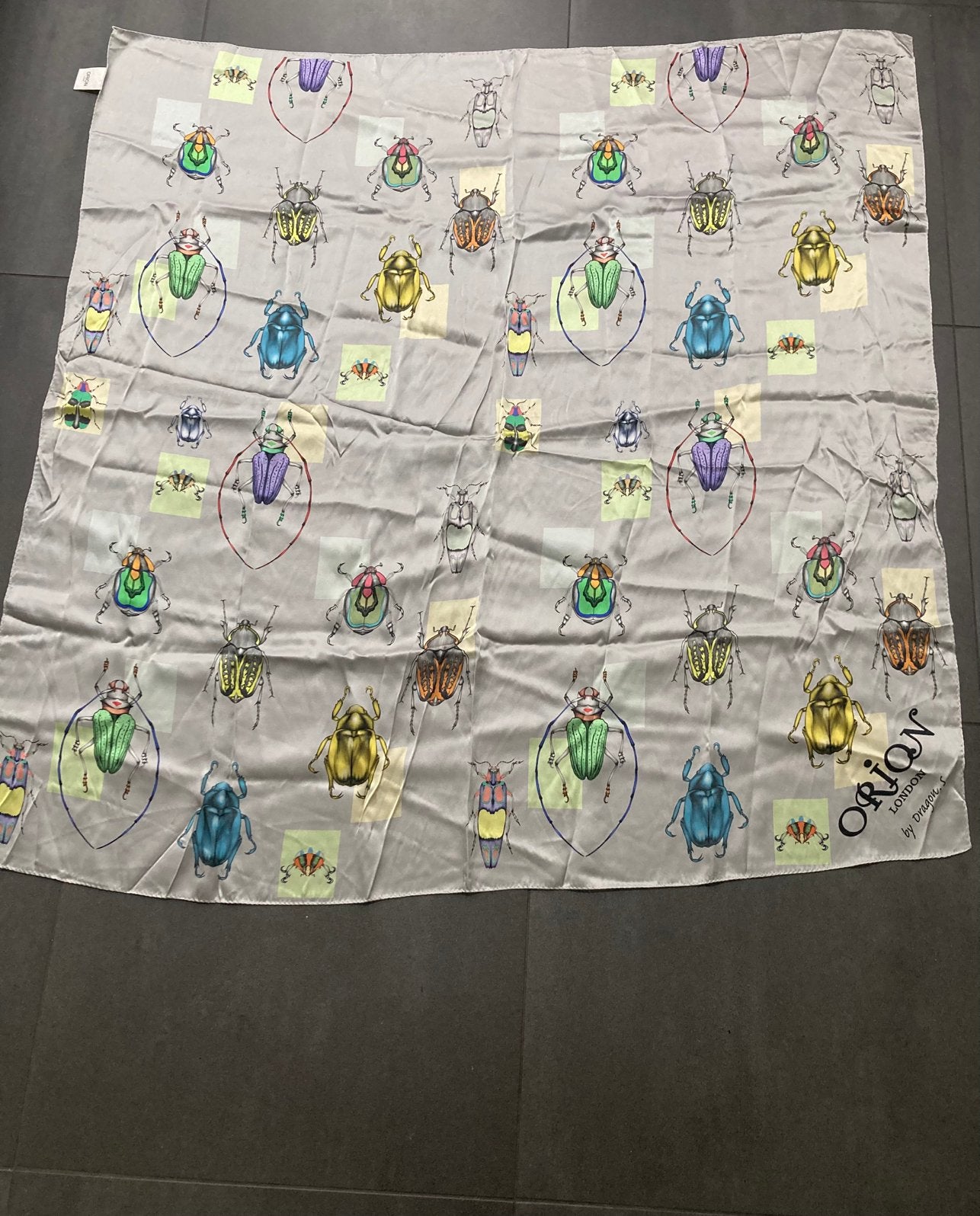 100% Zijden , grijze shawl van Orion London by Dragon S., Ophalen of Verzenden, Zo goed als nieuw, Maat 46/48 (XL) of groter, Sjaal