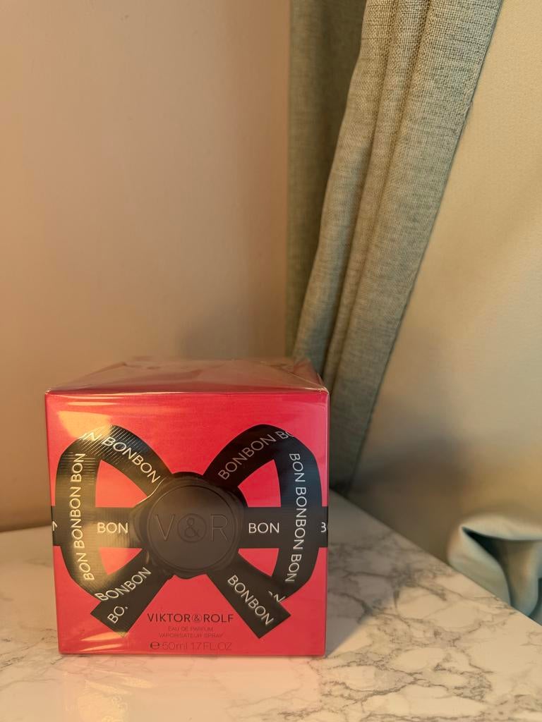 Viktor & Rolf Bonbon Eau de Parfum 50ml - Nieuw in doos, Sieraden, Tassen en Uiterlijk, Uiterlijk | Parfum, Ophalen of Verzenden