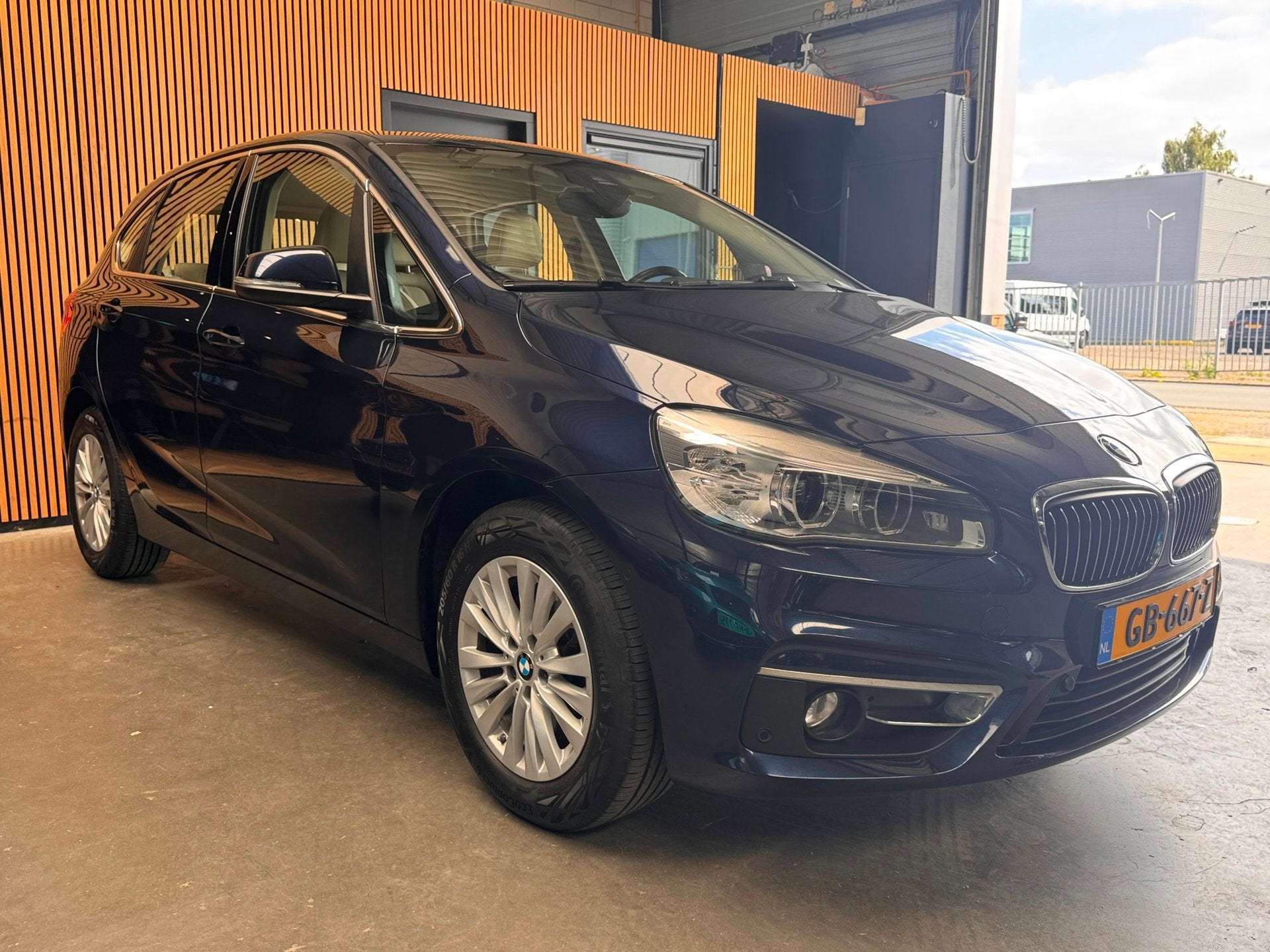 BMW 2-serie Active Tourer 218i Luxury Automaat ACC|HUD|Stoel, Auto's, BMW, Dealer onderhouden, 136 pk, Gebruikt, Blauw