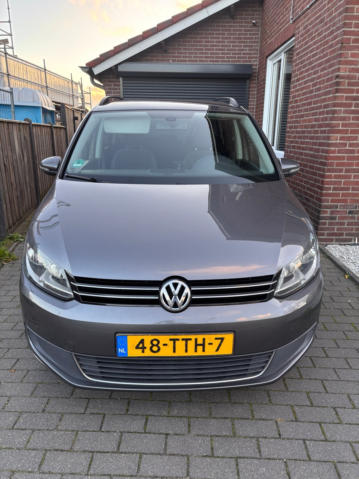 Volkswagen Touran 1.6 TDI 77KW Cross 2012 Grijs, Auto's, Voorwielaandrijving, 1490 kg, 4 cilinders, 7 stoelen
