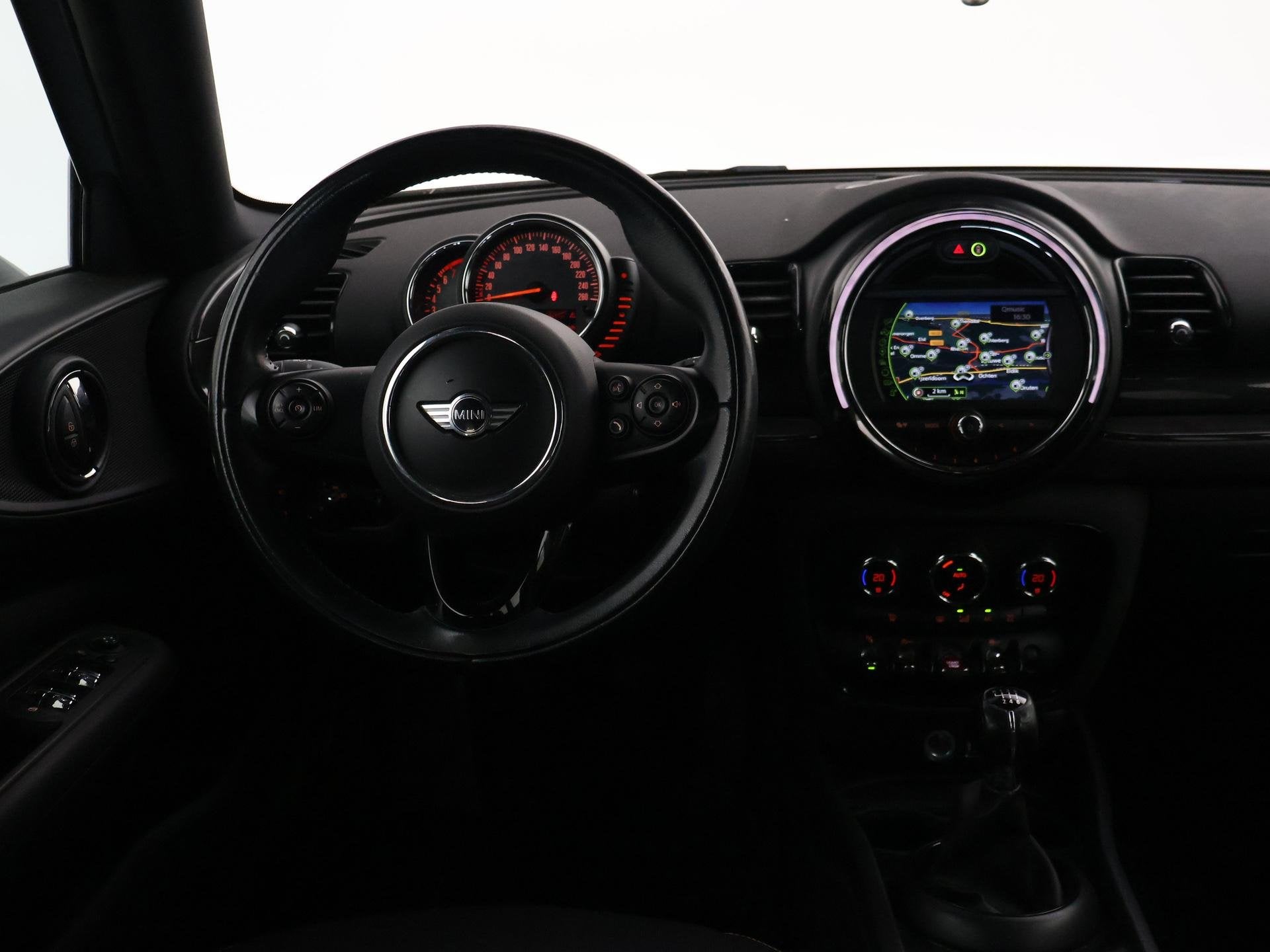 MINI Clubman 1.5 COOPER 136 PK MOONWALK GREY + ZWART DAK | 1, Voorwielaandrijving, Gebruikt, Origineel Nederlands, Handgeschakeld