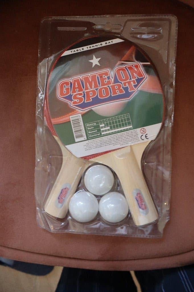 Game on Sport Tafeltennisset (2 batjes + 3 ballen), Ophalen of Verzenden, Nieuw, Net, Batje(s) of Balletje(s)