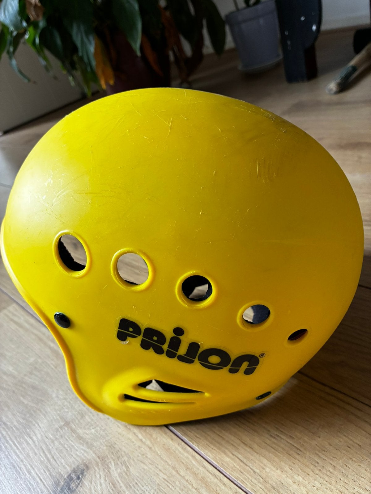 Wildwaterhelm Prijon geel, Watersport en Boten, Ophalen of Verzenden, Zo goed als nieuw