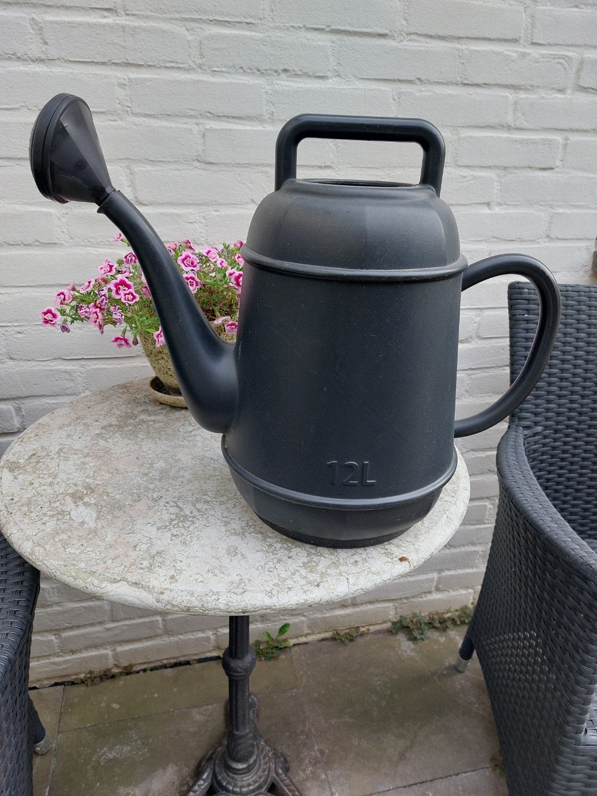 Grote zwarte gieter 12L, Tuin en Terras, Ophalen, Gebruikt, Kunststof