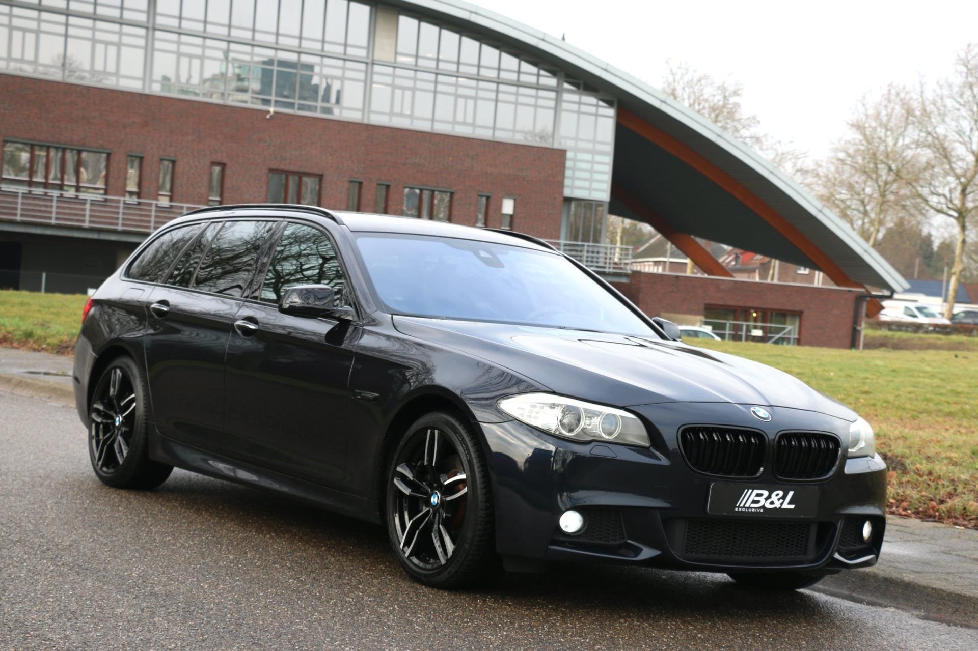 BMW 5-serie Touring 530xd Aut XDrive M Sport High Executive, Auto's, BMW, Automaat, Euro 5, Gebruikt, Zwart