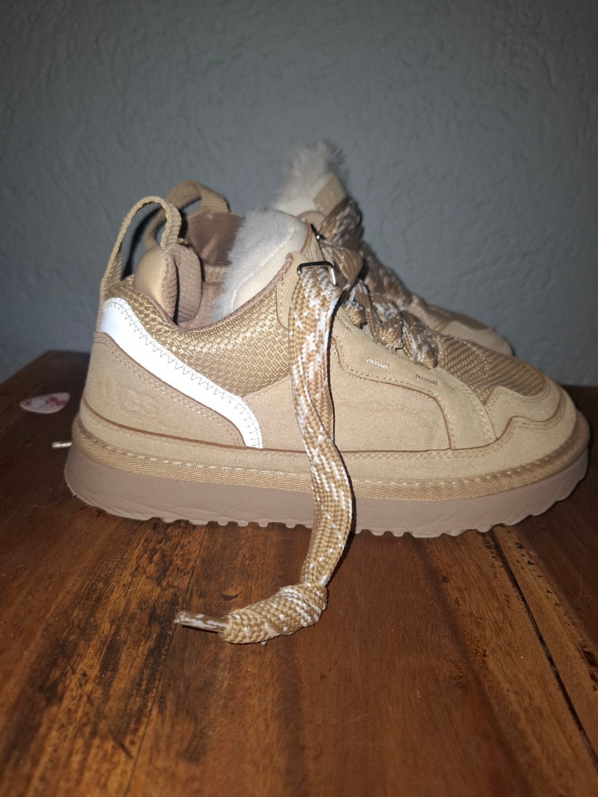 Ugg, Kleding | Dames, Schoenen, Ophalen of Verzenden, Zo goed als nieuw, Sneakers of Gympen