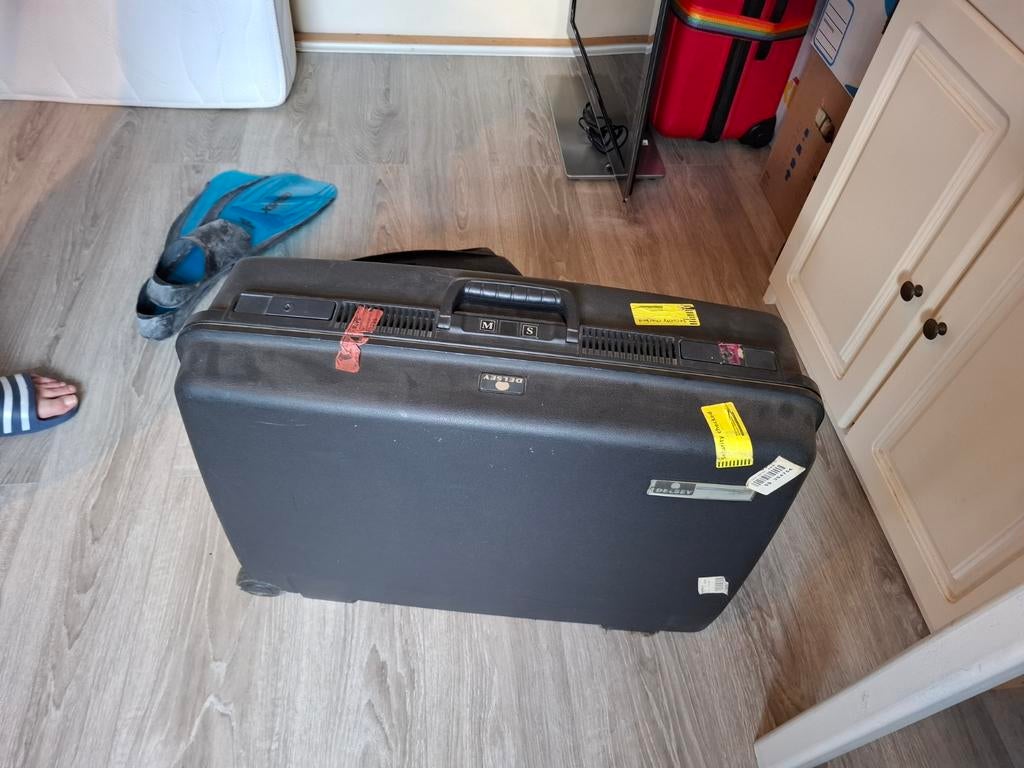 Delsey Koffer - Gebruikt met Slot en Wieltjes, Sieraden, Tassen en Uiterlijk, Koffers, Gebruikt, Hard kunststof, 45 tot 55 cm