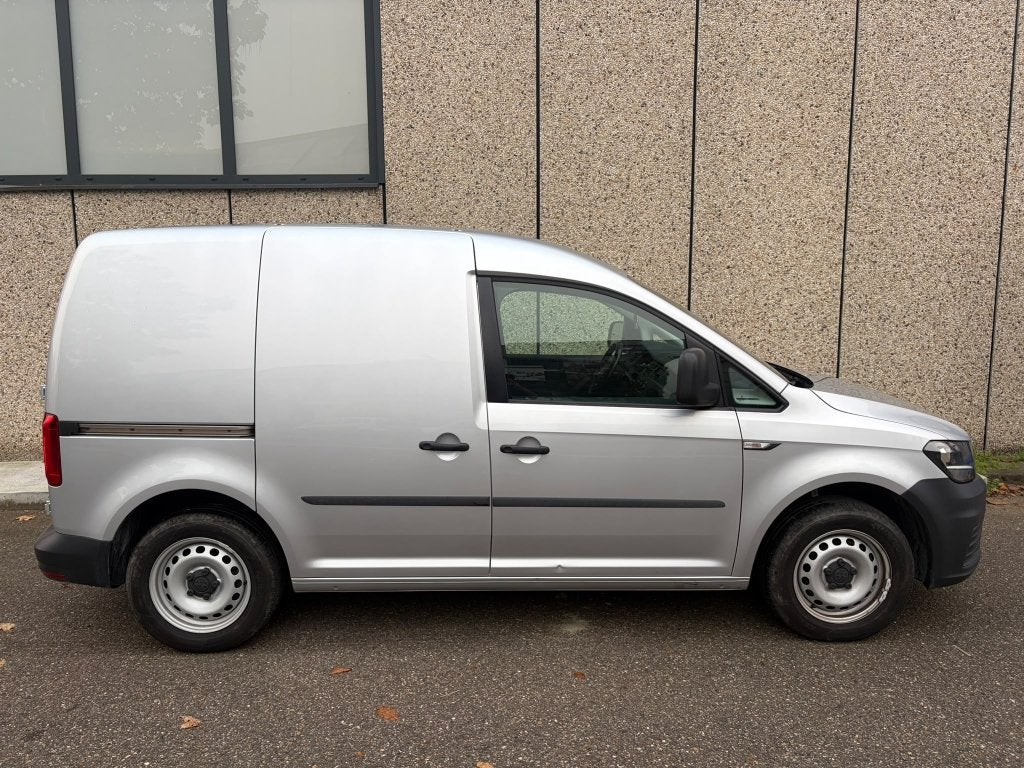 Volkswagen Caddy 1.6 D 75KW 2017, Voorwielaandrijving, Euro 5, Stof, Zwart