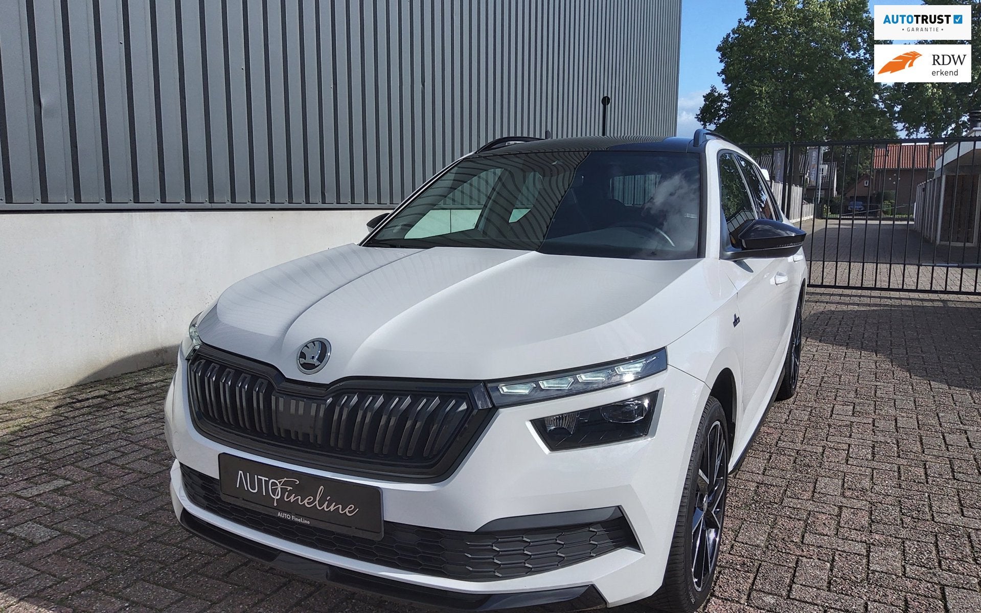 Skoda Kamiq 1.0 TSI Monte Carlo|7-DSG|Panoo-CarPlay|NIEUW!, Auto's, Stof, Gebruikt, Zwart, Wit