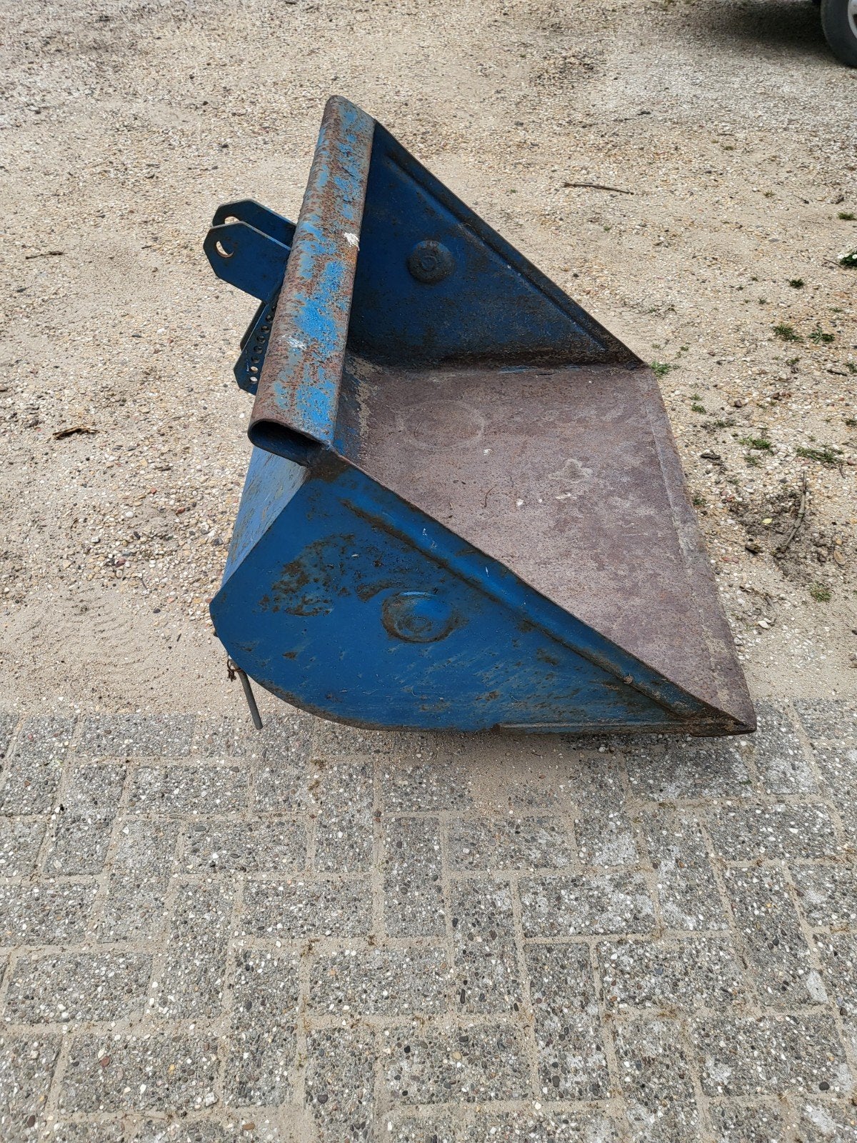 Grondbak , schepbak, Ophalen