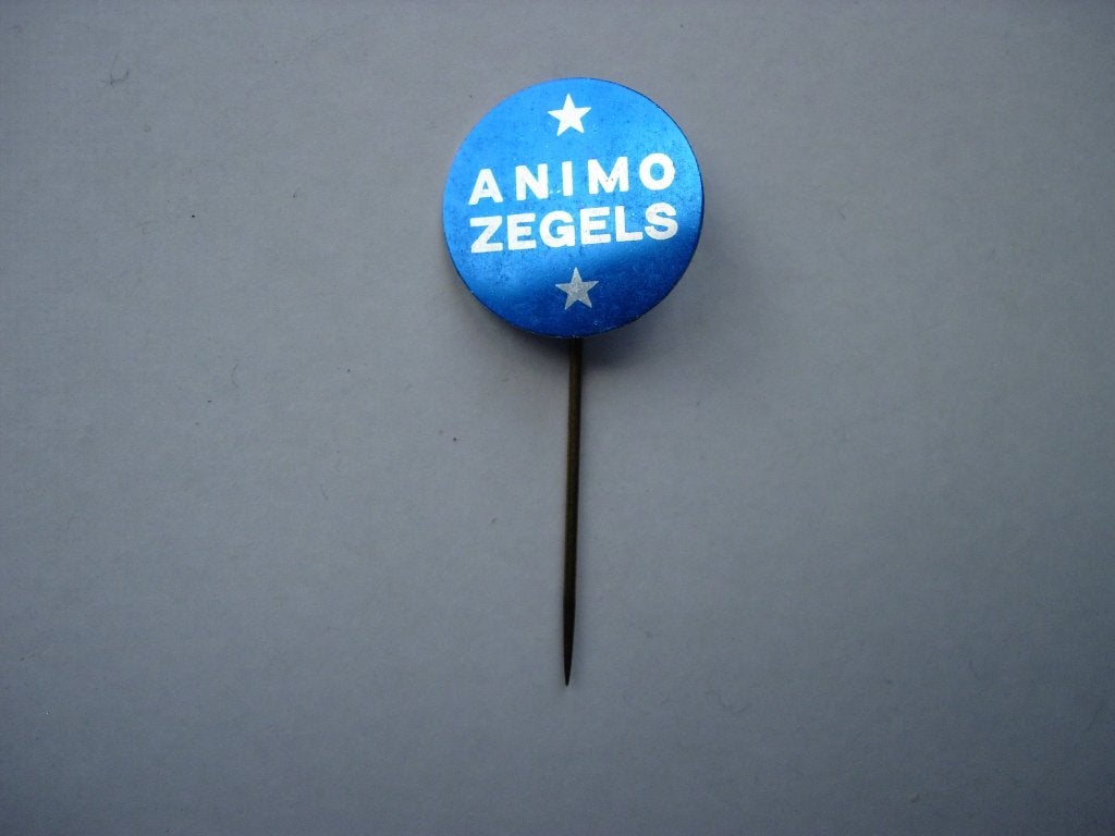 Speldje van ANIMO zegels blauw, Verzamelen, Verzenden, Zo goed als nieuw, Merk, Speldje of Pin