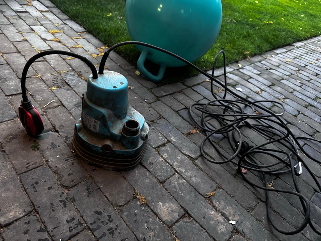 Gardena Dompelpomp - Krachtige waterafvoer, Tuin en Terras, Waterpompen, Ophalen, Gebruikt, Elektrisch, Dompelpomp
