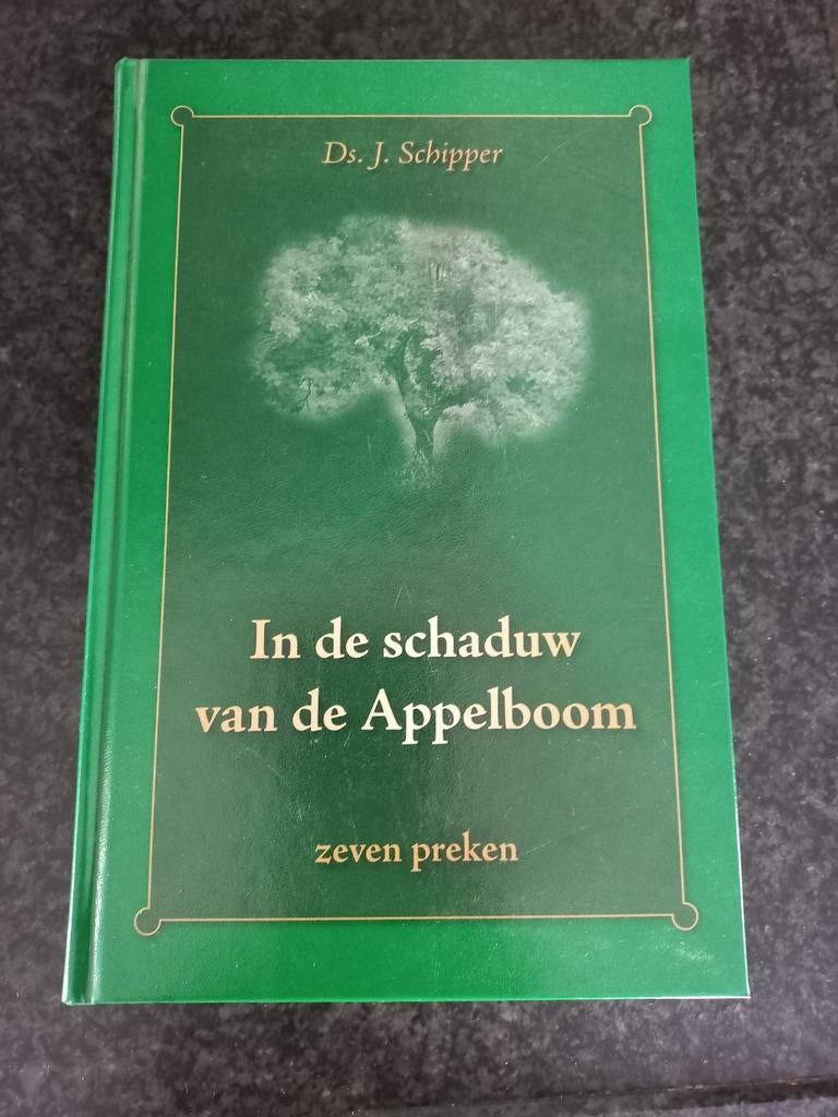 In de schaduw van de Appelboom - Ds. J. Schipper, Ophalen of Verzenden, Zo goed als nieuw, Ds. J. Schipper, Christendom | Protestants