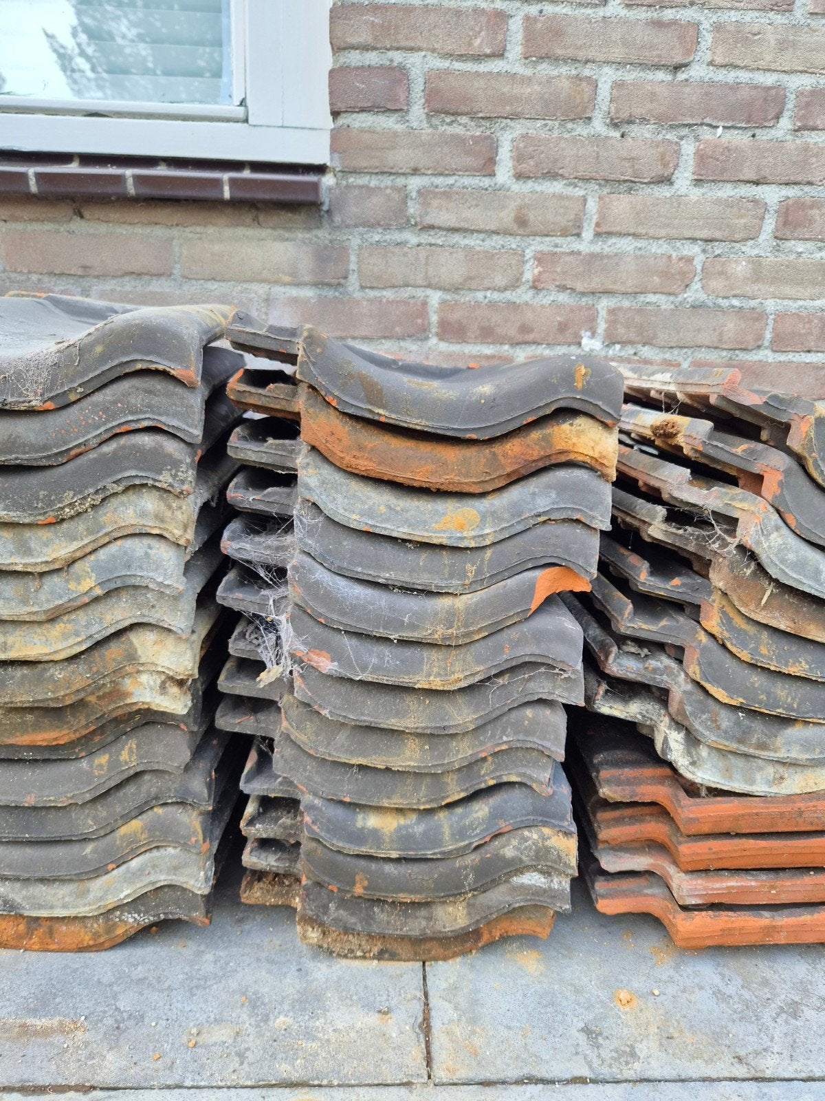 Dakpannen 50 stuks, Doe-het-zelf en Verbouw, Dakpannen en Dakbedekking, Ophalen, Steen of Klei, Minder dan 5 m², Dakpannen