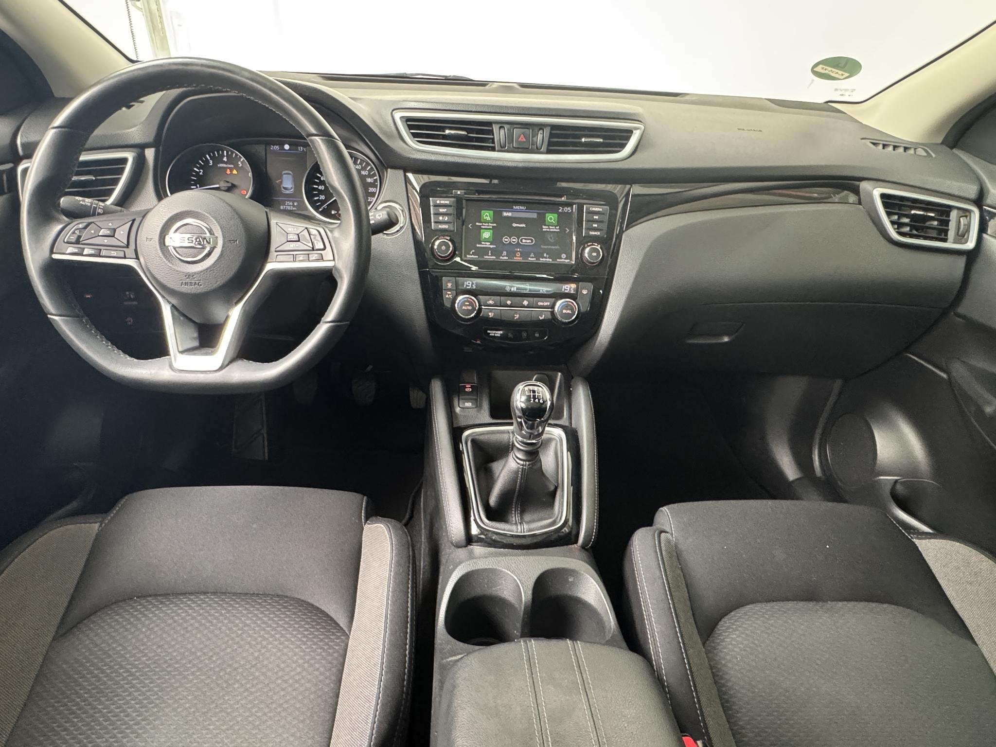 Nissan Qashqai 1.3 DIG-T Design Edition | Panoramadak | 360, Auto's, Voorwielaandrijving, Gebruikt, 4 cilinders, Met garantie (alle)