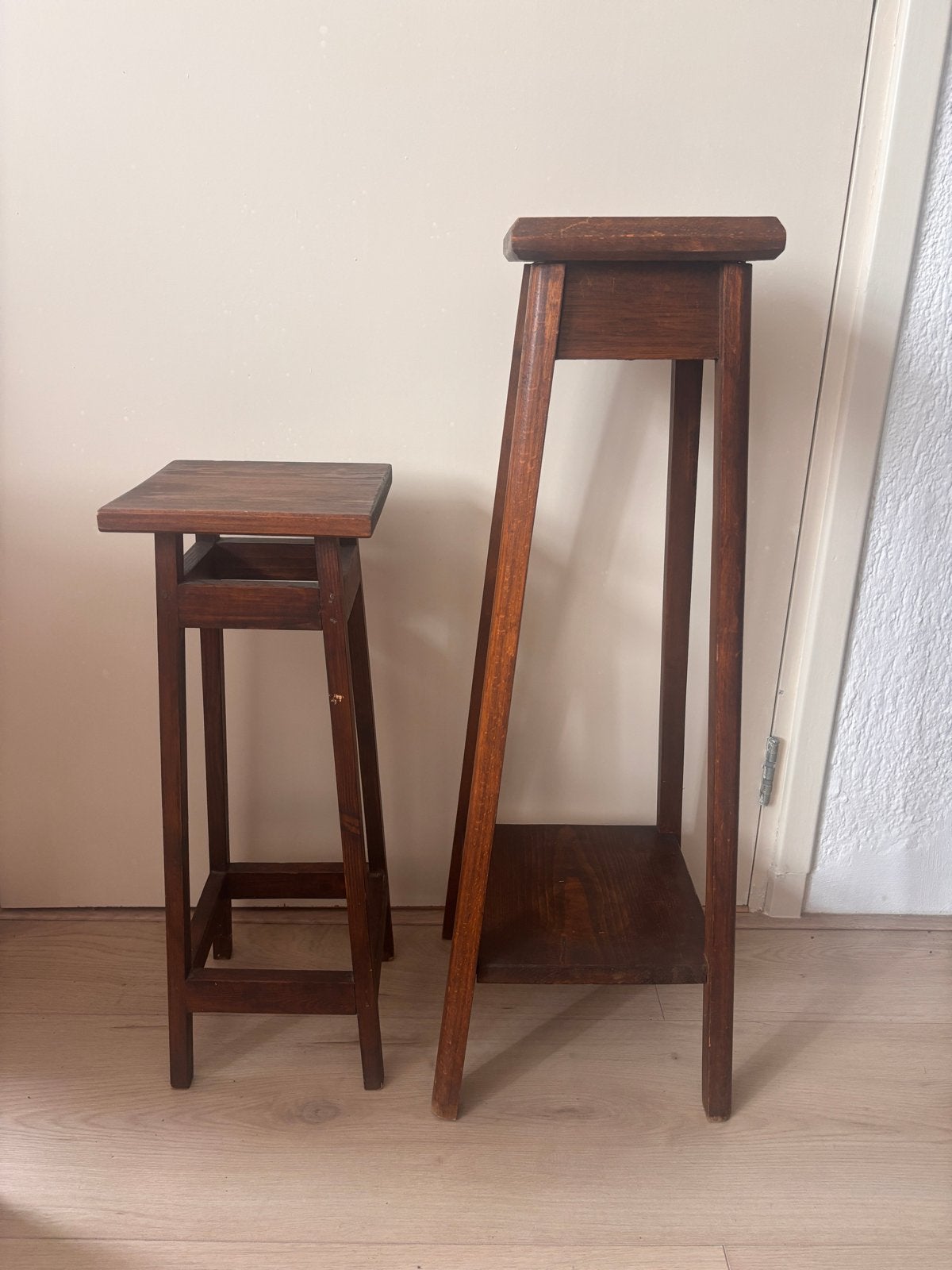 Set van 2 houten plantentafels / bijzettafels, Ophalen