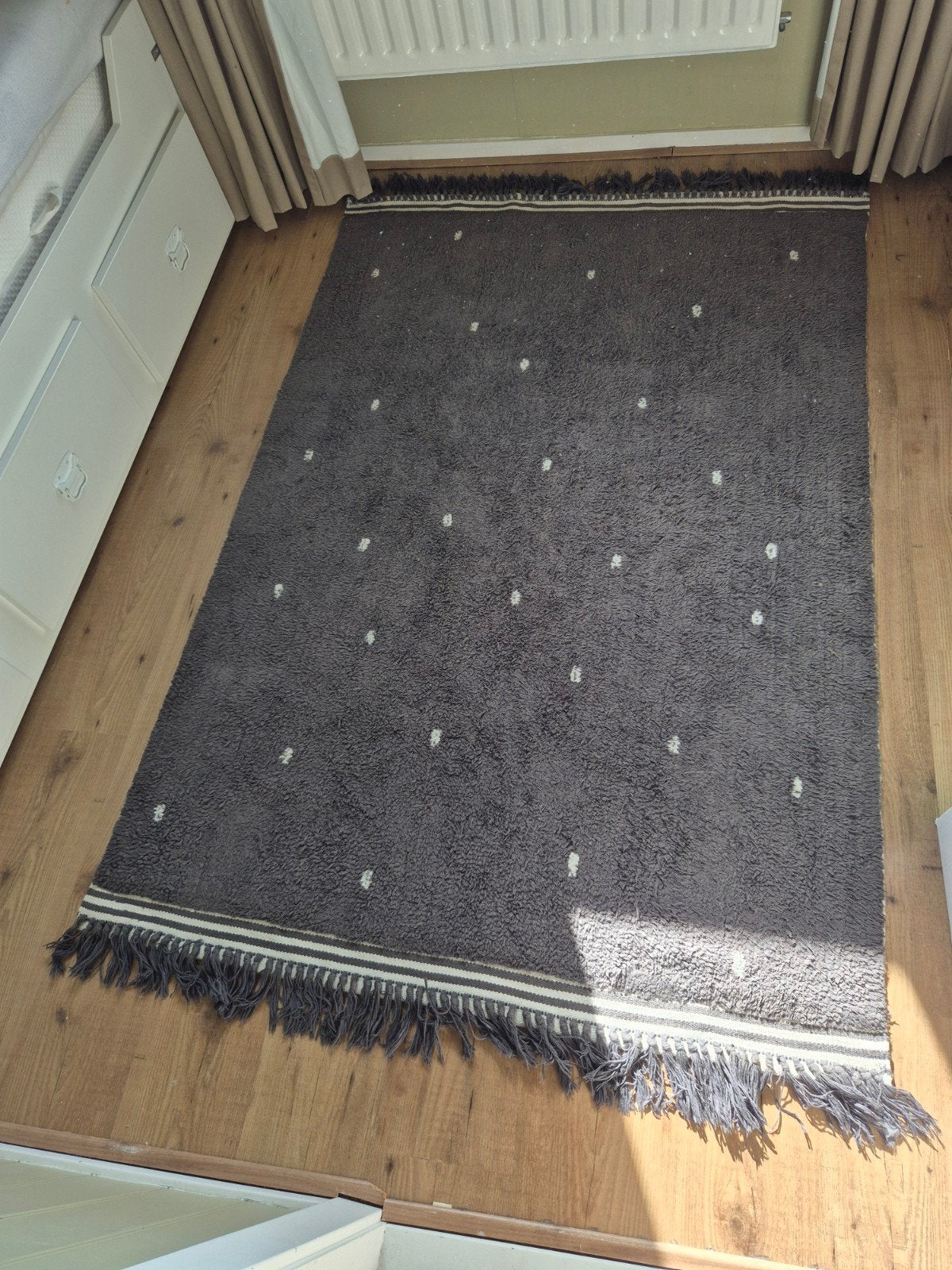 Tapis Petit Vloerkleed - Grijs met Witte Stippen, Ophalen, Gebruikt, Modern, Speels, 100 tot 150 cm