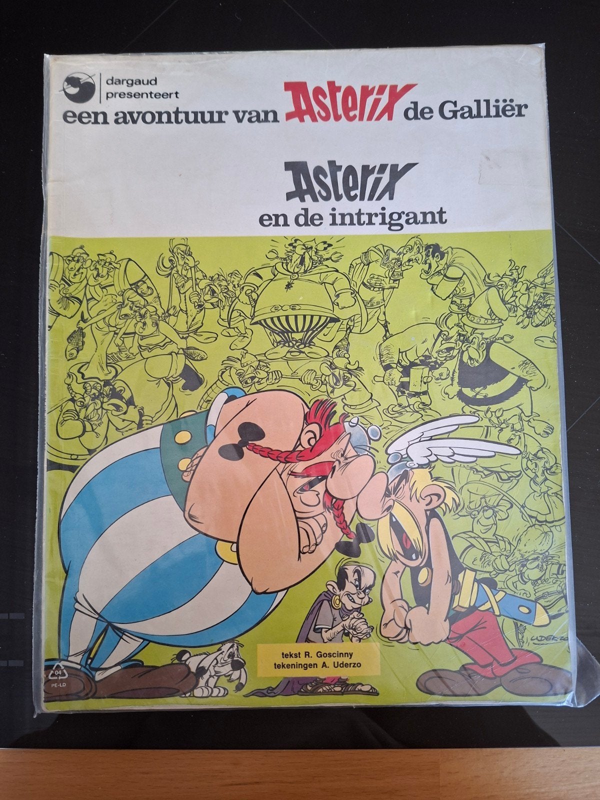 Asterix en de intrigant - Dargaud Benelux, Eén stripboek, Ophalen of Verzenden, Zo goed als nieuw, R. Goscinny, A. Uderzo
