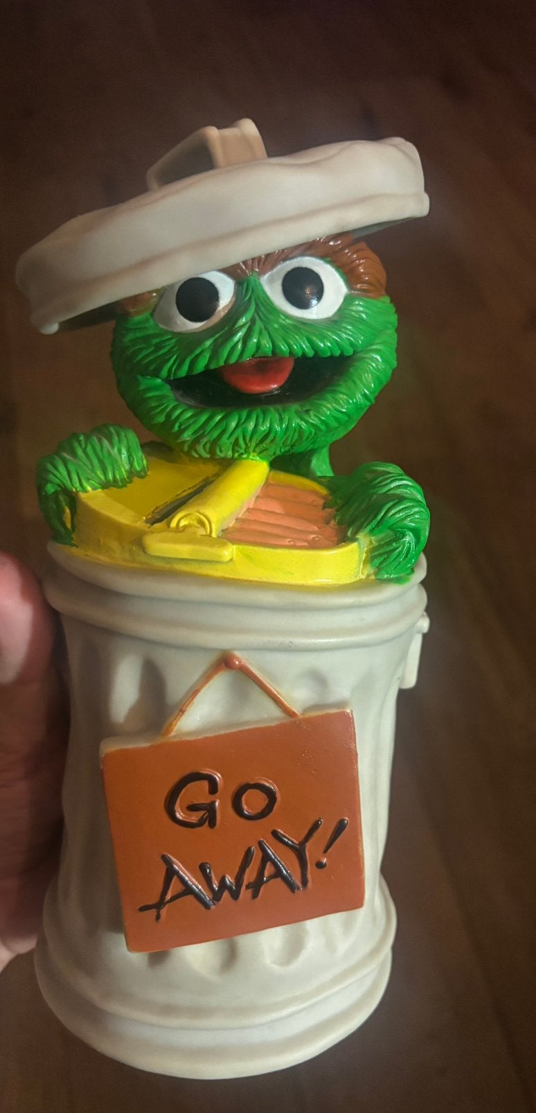 Vintage Oscar Mopperkont (Oscar the Grouch) vinyl spaarpot, Ophalen, Zo goed als nieuw