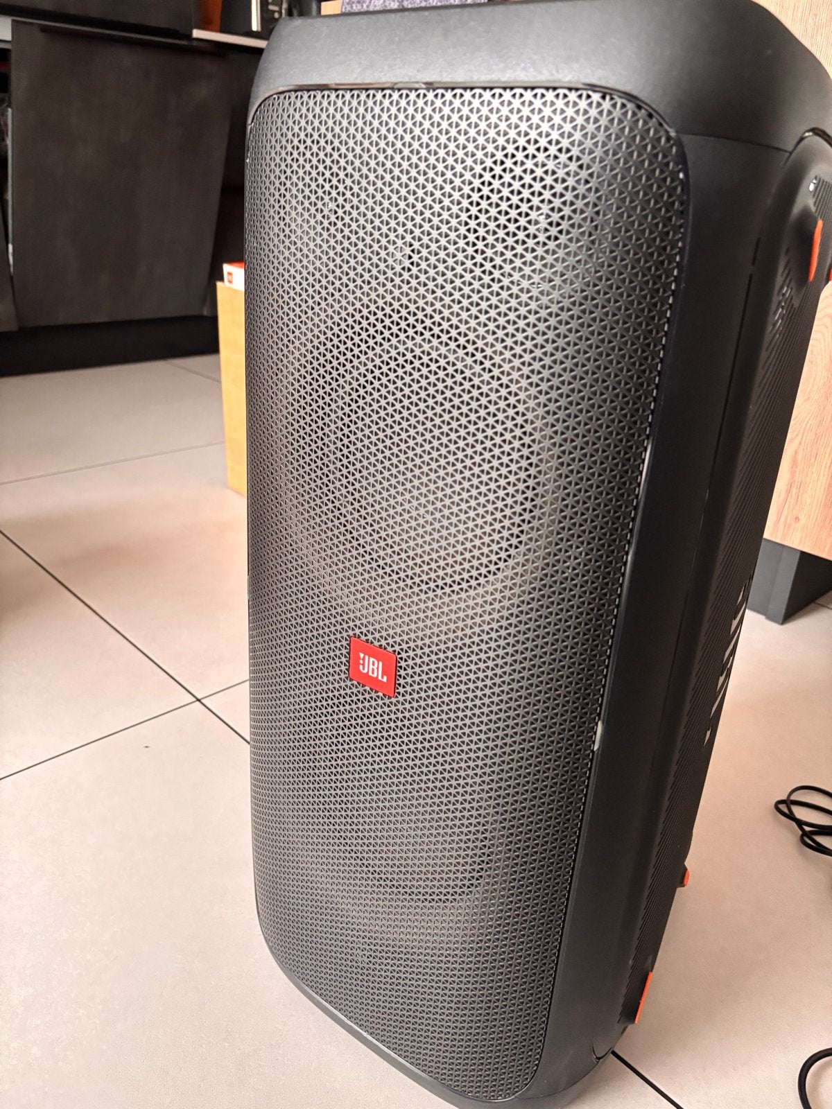 JBL Partybox 310 - met ruisje in het geluid