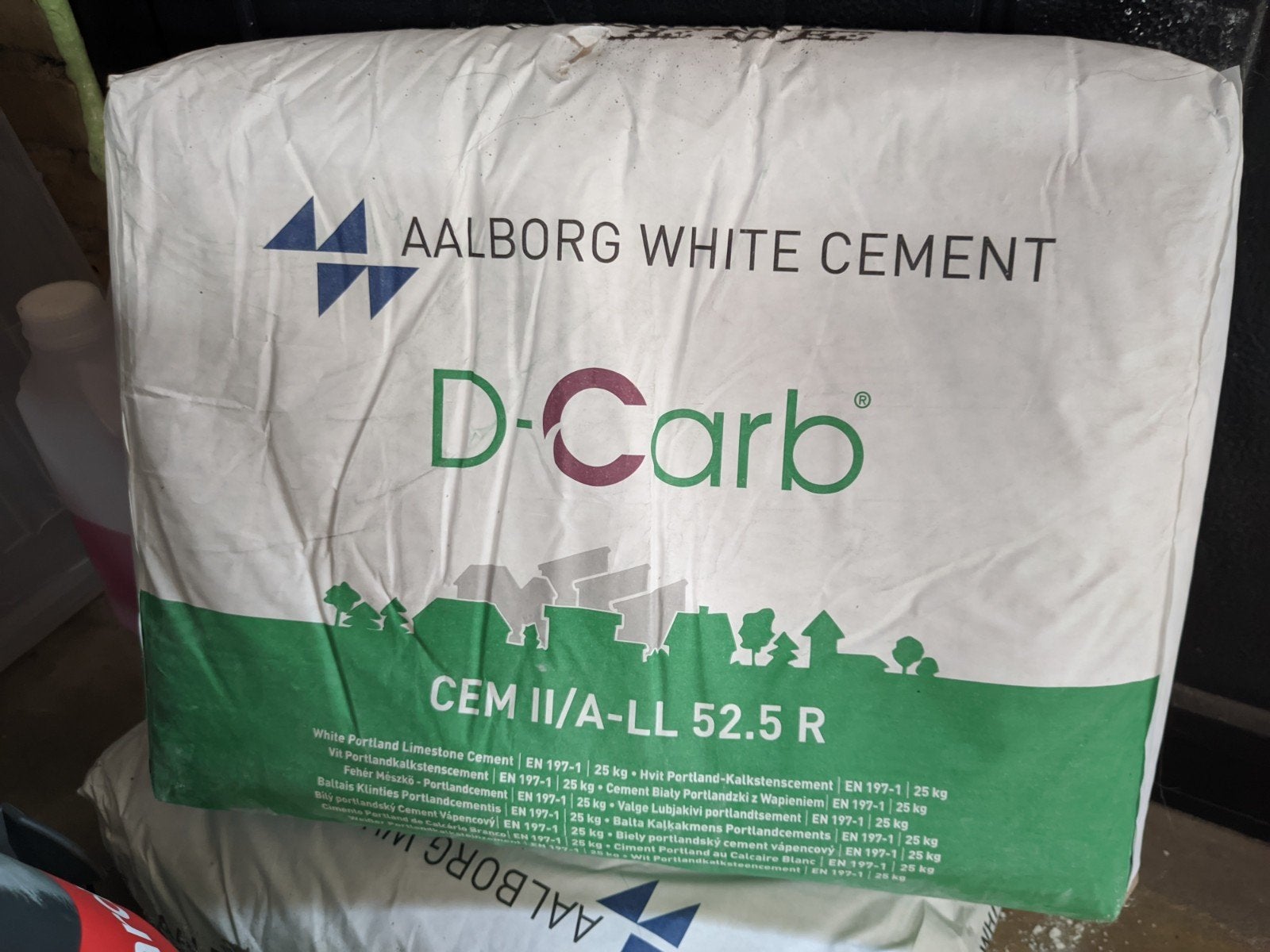 Gratis: Twee zakken Aalborg Wit Cement D-Carb 25kg, Ophalen, Nieuw
