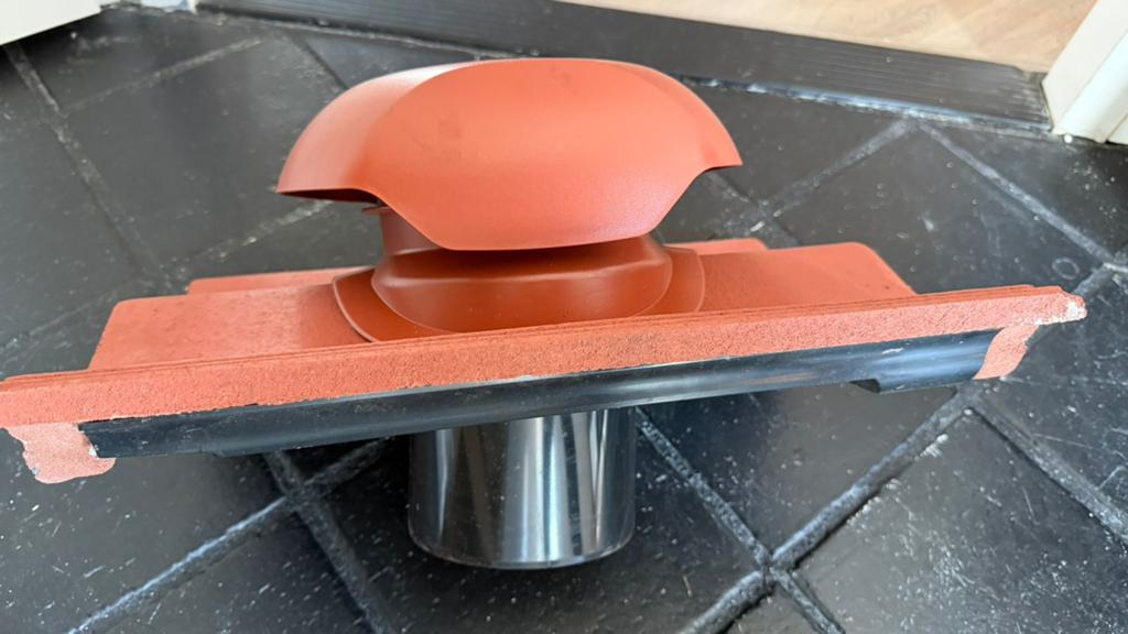Monier Sneldek Ventilatiepan Rood + DuroVent Weerkap, Overige materialen, Nieuw, Ophalen of Verzenden, Minder dan 5 m²