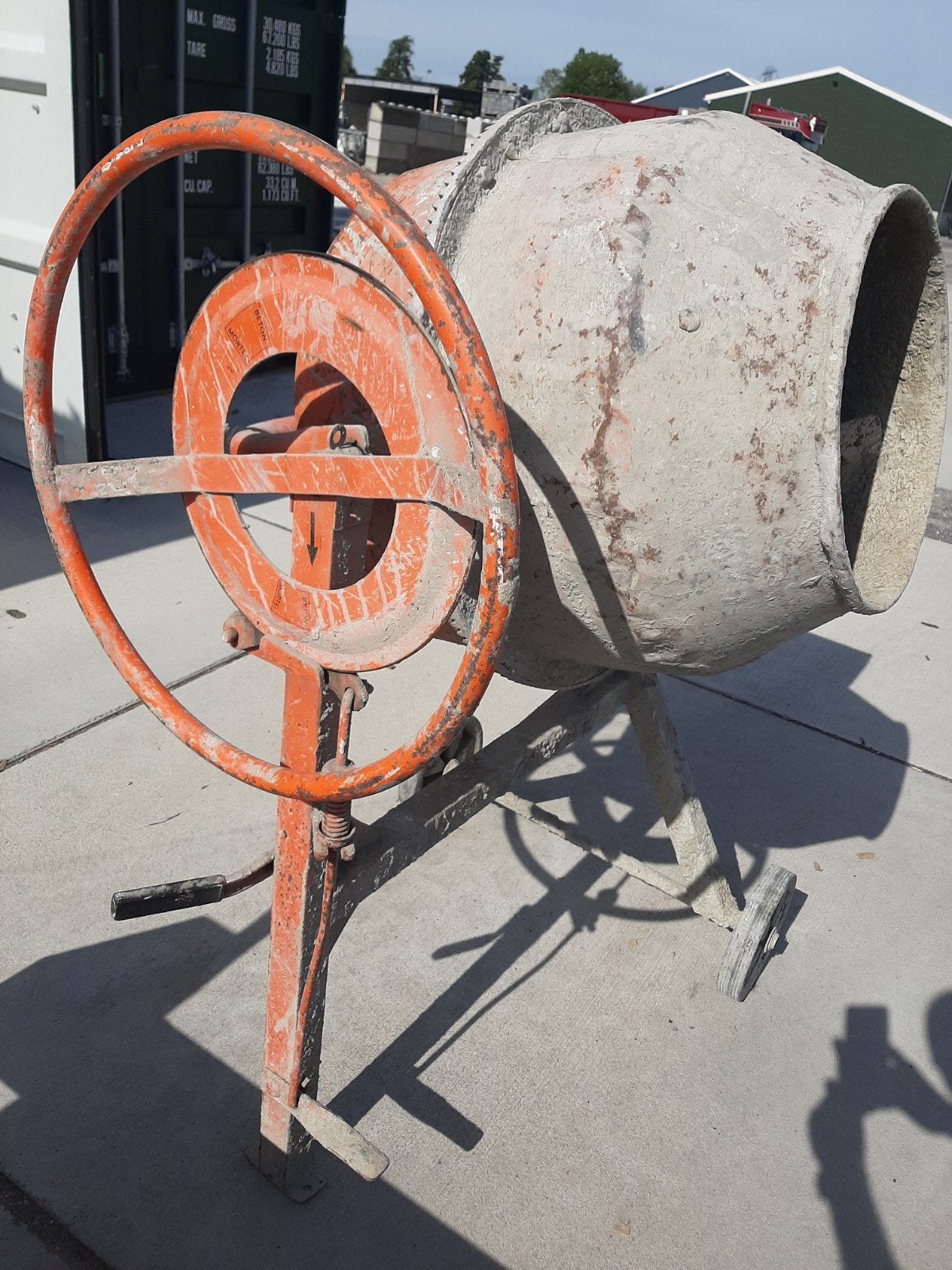 TE HUUR Elektrische beton/mortel molen 140 liter, Ophalen, Gebruikt