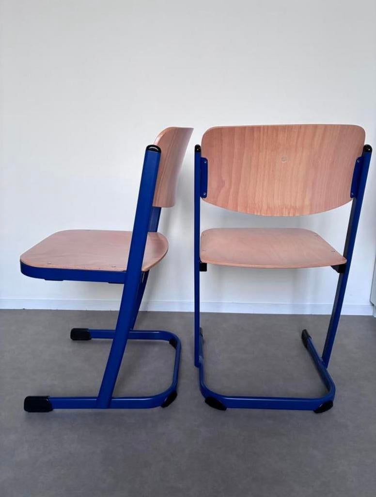 Twee kinder schoolstoelen / kinder bureaustoelen, Ophalen, Zo goed als nieuw, Blauw, Twee