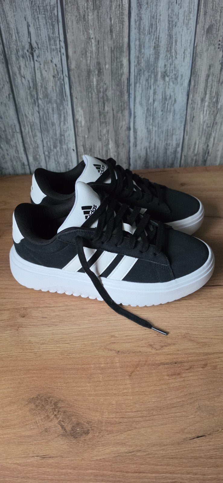Adidas sneakers zwart met wit - Maat 40, Adidas, Zwart, Nieuw, Ophalen of Verzenden