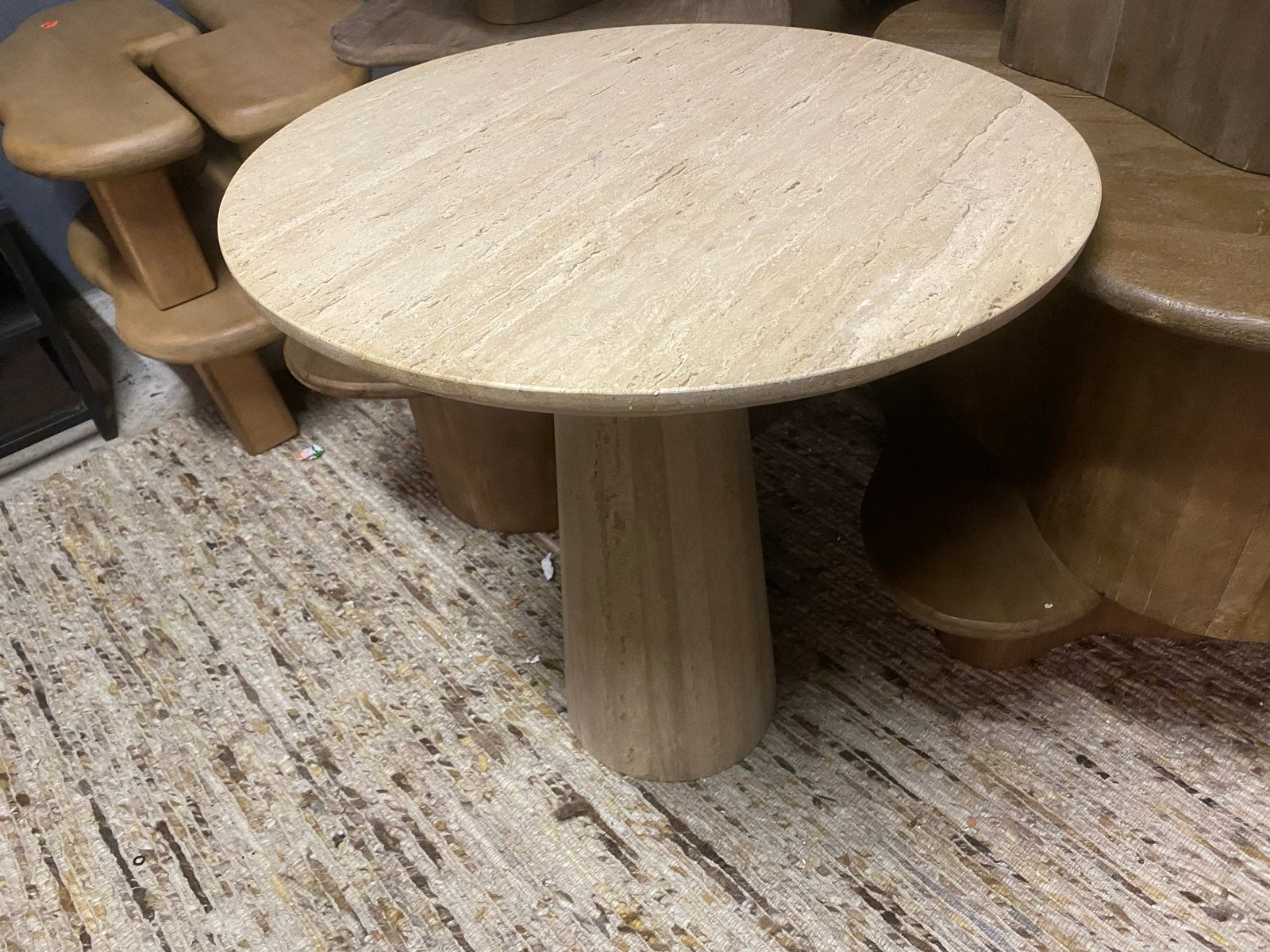 Nieuwe travertin sidetable 75h 70d Volledig echt travertin, Ophalen, Overige materialen, 50 tot 100 cm, Rond