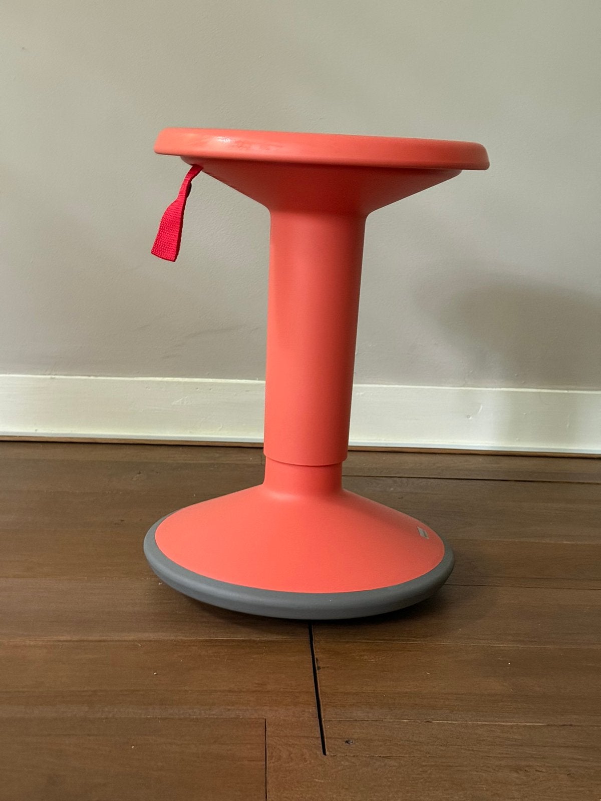 ECO UP STOOL interstuhl, soft red.verstelbaar 45 tot 63cm., Huis en Inrichting, Ophalen, In hoogte verstelbaar, Zo goed als nieuw