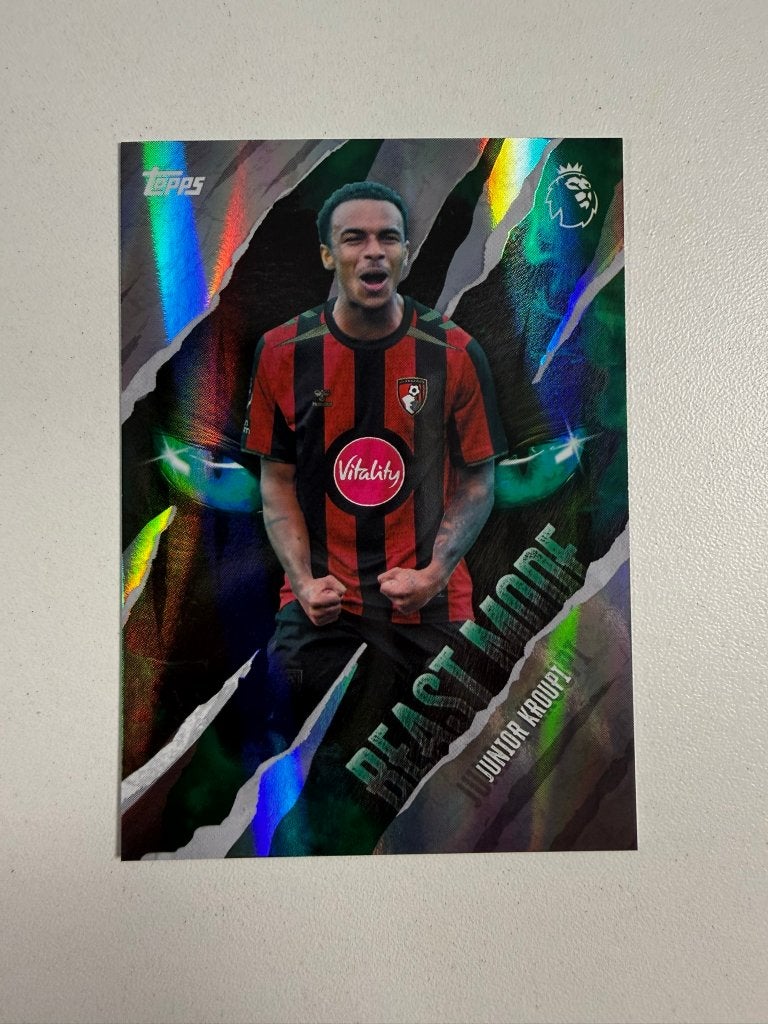 Junior Kroupi Beast Mode Topps Premier League 2026-27, Ophalen of Verzenden, Nieuw, Buitenlandse clubs, Poster, Plaatje of Sticker