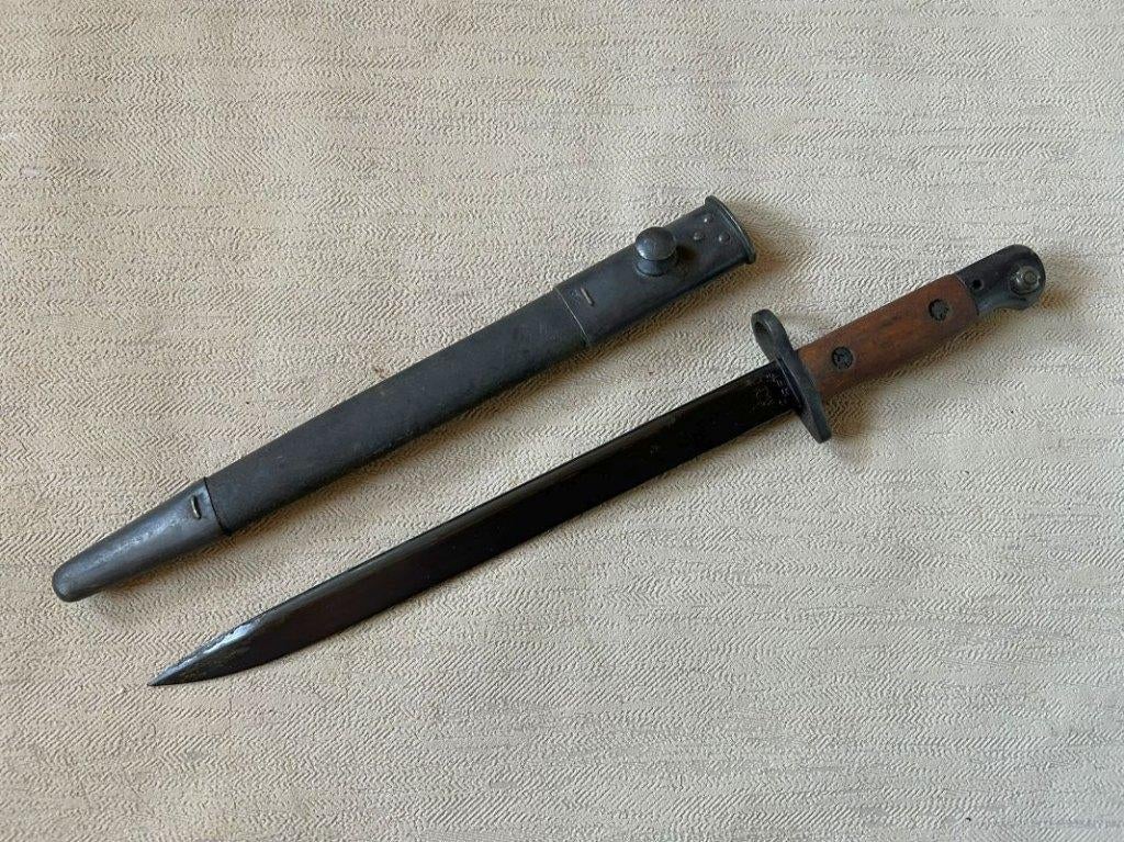 wo2 - Korte enfield bajonet 1943 met lederen schede, Ophalen of Verzenden, Landmacht, Overige gebieden, Mes of Dolk