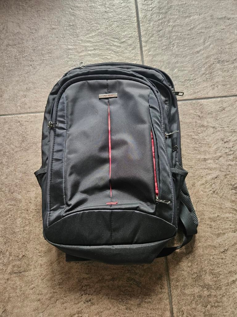 Samsonite Laptop Rugzak - Zwart met Rode Accent, Computers en Software, Laptoptassen, Ophalen of Verzenden, 15 inch, Gebruikt