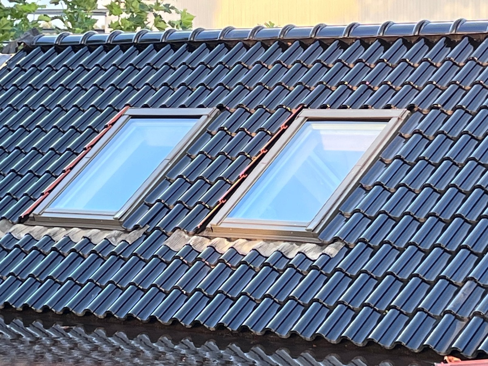 2 Fakro PFF-V uitzet-tuimeldakraam  94x140 incl rolgordijnen, Ophalen, 80 tot 120 cm, 120 tot 160 cm, Zo goed als nieuw